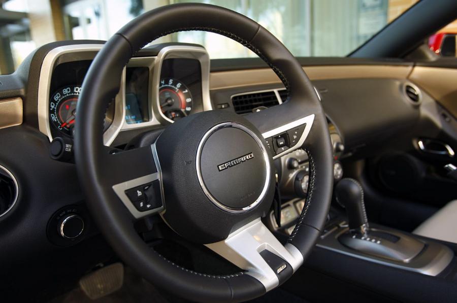 Chevrolet Camaro Convertible 2011 года  (фото 17 из 82)